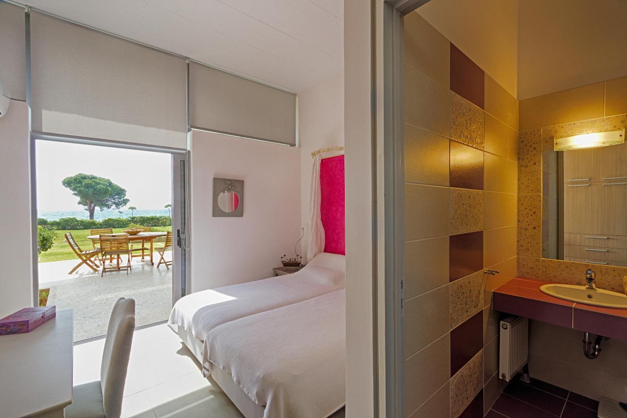 Beachfront Villa Hoopoe Schinias, Marathon Екстер'єр фото